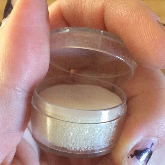 Display container - Picture 2 of 2